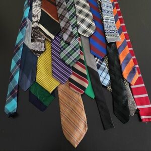 ASSORTED TIES VINTAGE TO MODERN ALL FOR ONE PRICE